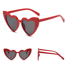 Load image into Gallery viewer, loomrack Pointed Cat Eye Heart Sunglasses Sunglasses
