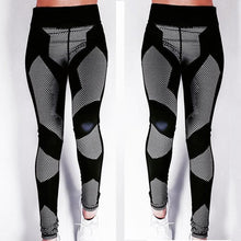 Load image into Gallery viewer, loomrack Push Up Geometric Side Mesh Checkered Black & White Leggings Leggings