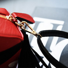 Load image into Gallery viewer, loomrack Red Lips Luxury Sling Bag Shoulder Bags