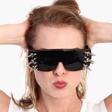 Load image into Gallery viewer, loomrack Retro Rivet Sunglasses Sunglasses