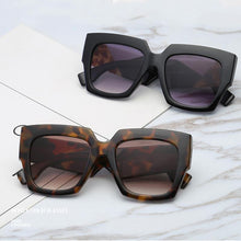 Load image into Gallery viewer, Retro Oversized Bold Frame Sunglasses Sunglasses 1