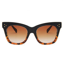 Load image into Gallery viewer, Bold Frame Classic Cat Eye Sunglasses Sunglasses black leopard
