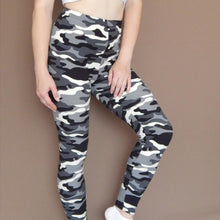 Load image into Gallery viewer, Camo Ultra Elastic Leggings Leggings 01 / One Size
