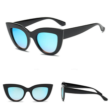 Load image into Gallery viewer, loomrack Bold Frame Cat Eye Sunglasses Home black v blue
