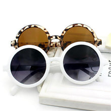 Load image into Gallery viewer, loomrack Classic Round Frame Sunglasses Sunglasses
