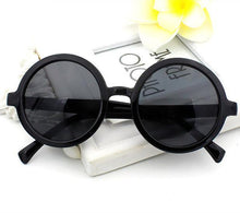 Load image into Gallery viewer, loomrack Classic Round Frame Sunglasses Sunglasses Black
