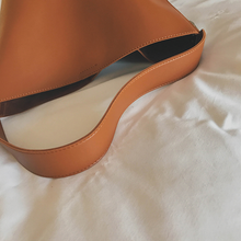 Load image into Gallery viewer, loomrack PU Leather Bucket Bag Top Handle Bags
