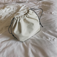 Load image into Gallery viewer, loomrack PU Leather Bucket Bag Top Handle Bags
