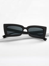 Load image into Gallery viewer, Retro Square Pointed Sunglasses Sunglasses Black Black
